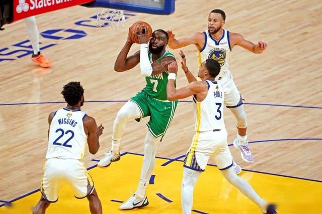 林书豪分享CBA与NBA的不同体验和文化趣事